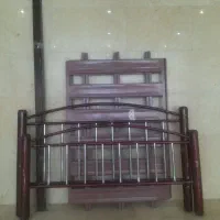 تخت فلزی تمیز