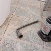 جک ۴ تنی و آچار چرخ|ابزارآلات|اهر, |دیوار