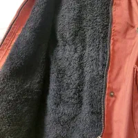 تعدادی کاپشن و بارانی|لباس|رشت, فلسطین|دیوار