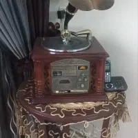 گرامافون همراه میز