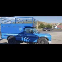 یک کارگر رنگ کار نیمه ماهر ویک کارگر ساده