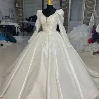 لباس عروس با تاج و شنل و گل رایگان|لباس|یزد, |دیوار