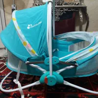 تخت گهواره و کریر نوزاد برند خارجی سالم وتمیز|تخت و صندلی بچه|شاهین‌شهر, سعدی شمالی|دیوار