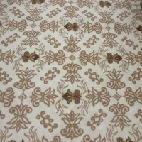 موکت خوشرنگ در حد نو هنوز شسته نشده کاملا سالم