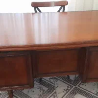 میز اداری یا هنری کلاسیک