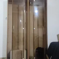 کمد شیشه ای