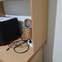 میز تحریر و کتابخانه