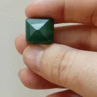 یک عدد زمرد معدنی درشت و خوشرنگ|جواهرات|شیروان (خراسان), |دیوار