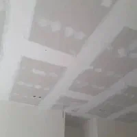 رنگ‌آمیزی ساختمان و درب پنجره