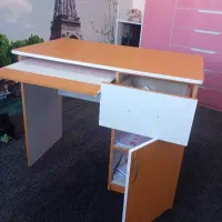 میز تحریر کار کرده