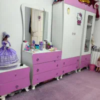 کمد و میز و آینه