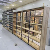 رگال ایستاده مغازه