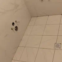 لوله‌کشی و تشخیص دریدگی کاشیکاری بازسازی ساختمان