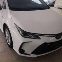 تویوتا کرولا ۱۸۰۰ هیبرید معین خودرو سانروف دار