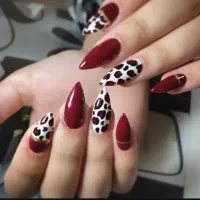 خدمات تخصصی کاشت ناخن