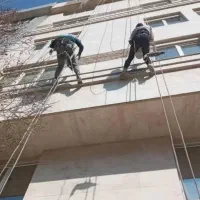 راپل کار در ارتفاع پیچ و رولپلاک سنگ نما