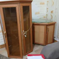 ویترین دو تکه وسه گوش برای کنج سالن زیبا وسالم|بوفه، ویترین، کنسول|فومن, |دیوار