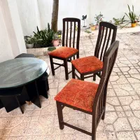 صندلی و‌ جلو‌ مبلی