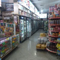 خانم و آقا آشنا به سوپر مارکت