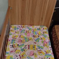 تخت و تشک کودک بسیار شیک و تمیز