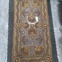 رومیزی سنگ دوزی به همراه ۲ رومیزی عسلی