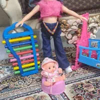 تعدادی اسباب بازی دخترانه