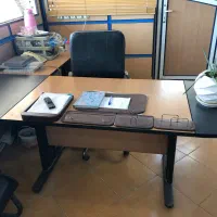 میز کامپیوتر و کمد ویترین دار