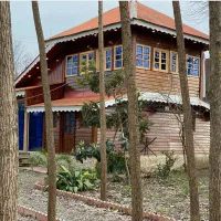 کلبه دوبلکس در باغ بزرگ