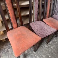 صندلی چوبی در سمساری کومله