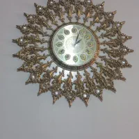 اینه‌و‌کنسول‌و‌ساعت‌و‌‌.زیر‌تلوزیون