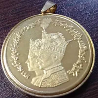 سکه پنج پهلوی قاب شده با فلز طلا روس رنگ ثابت