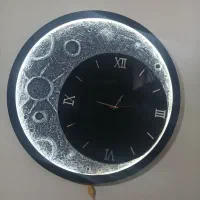 ساعت رزین طرح ماه