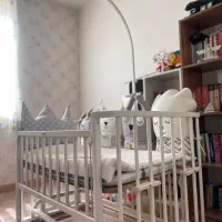 تخت گهواره ای کنار تخت مادر|تخت و صندلی بچه|تهران, امام زاده عبدالله|دیوار