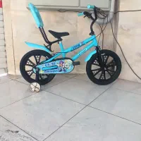 تابلو به رنگ سبز و آبی (دوچرخه)
