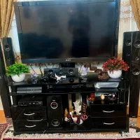 میز تلویزیون شیشه‌ای