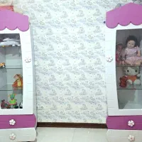 ویترین و کمد دخترانه بسیار تمیز