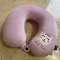 اسباب بازی و بالشت دور گردنی