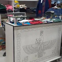 ویترین و اتاق پرو و قفسه مغازه