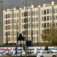 برقکار ماهر و کمک برقکار