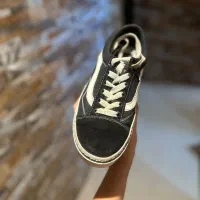 چند جفت کتونی و بوت و‌کفش مجلسی سایز ۳۸