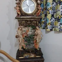 ساعت ایستاده همراه با آب‌نما