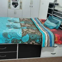 تخت خواب و دو عدد پا تختی و کمد آینه دار|تخت و سرویس خواب|باوی, |دیوار