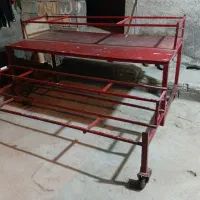 میز اهنی پلکانی چرخ دار