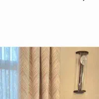 کنار پرده ای در حد نو