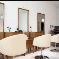 اجاره صندلی و میز در سالن زیبایی