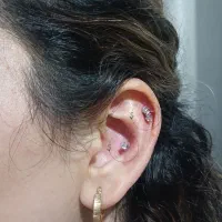 پیرسینگ و میکرودرمال تخصصی