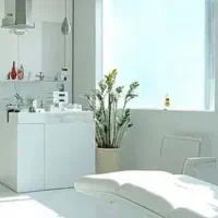 استخدام اپراتور لیزر در مطب زیبایی