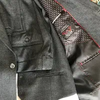 کت شلوار|لباس|چالوس, |دیوار