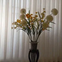 گلدون با گل مصنوعی