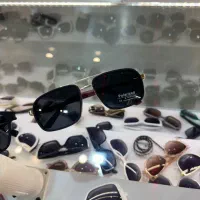 همکار اقا فروشنده عینک